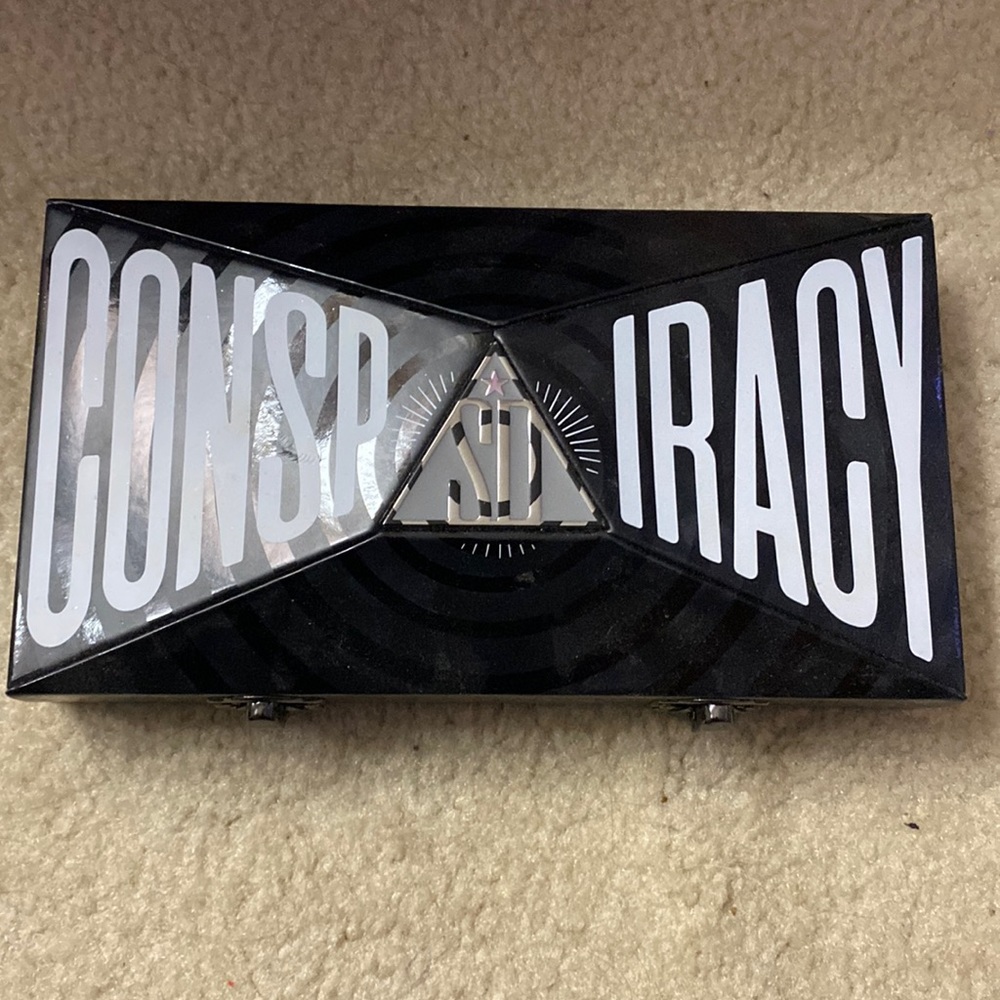 Conspiracy pallet